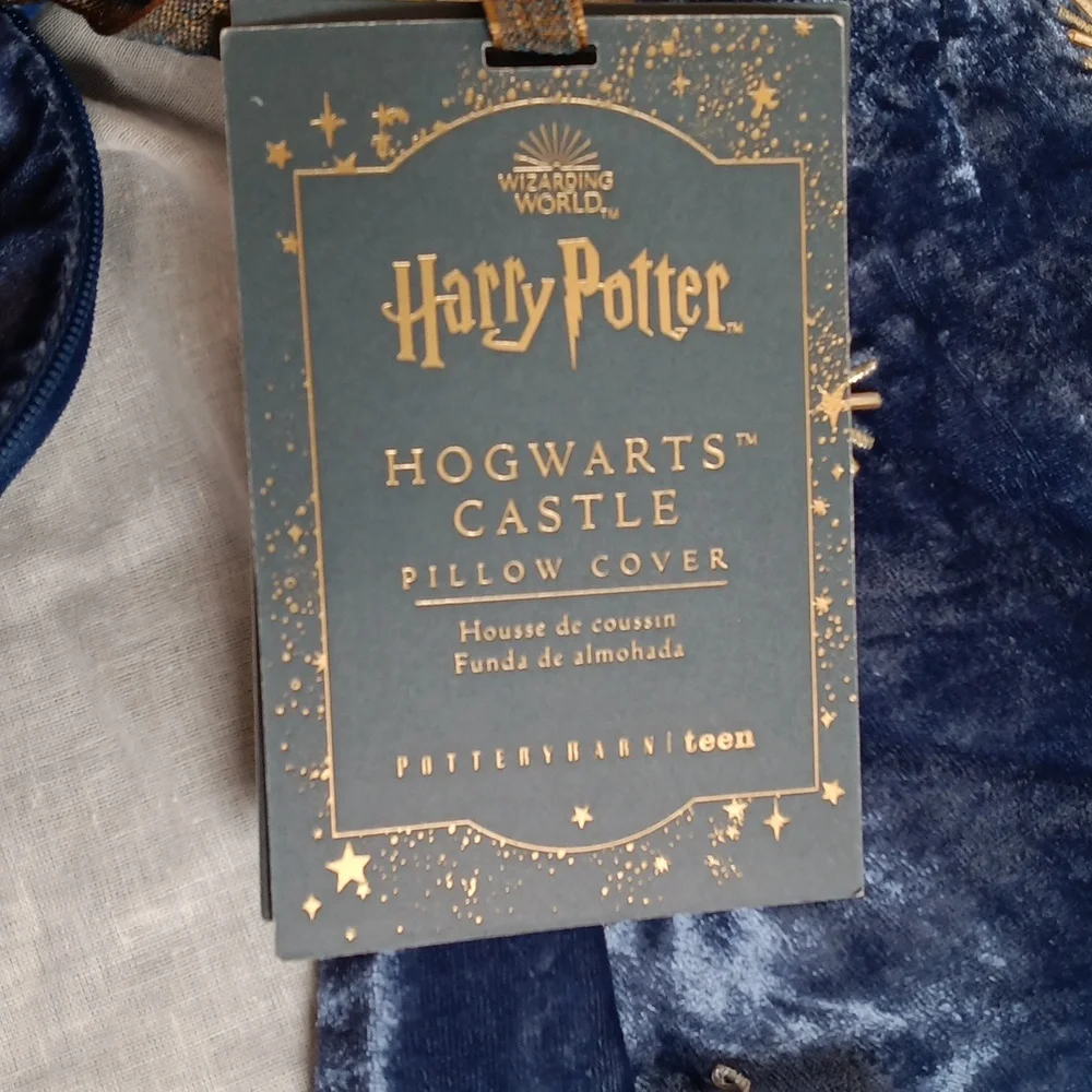 NWT Pottery Barn x Harry Potter Hogwart Castle Pillow Cover Blue Velvet 18